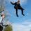 Höher springen mit dem Grundsprung beim Trampolin: So funktioniert der Strecksprung richtig